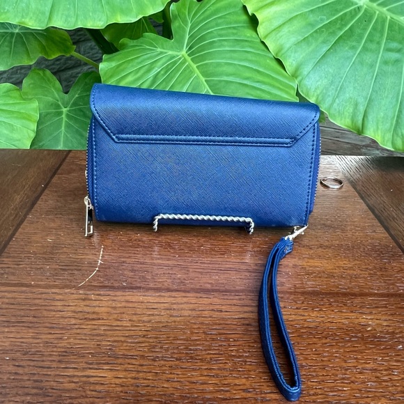 NWT Navy with gold accents, Bi-Fold Clutch Wallet - Picture 2 of 4